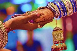 गाजियाबाद: बेटी की शादी को IAS पिता ने FIR में बताया- लव ज‍िहाद, मिला ये चौकाने वाला जवाब