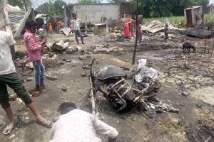 कुशीनगर: आग लगने से 40 घर जलकर खाक, लाखों की हुई क्षति