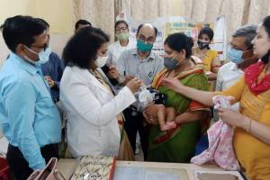 रायबरेली: जिला महिला चिकित्सालय में बच्चों को दवा पिलाकर हुआ मिशन इंद्रधनुष अभियान का शुभारंभ