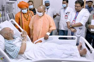 लखनऊ: मेंदाता अस्पताल पहुंचे मुख्यमंत्री योगी, महंत रामदास से की मुलकात, डॉक्टरों से जाना हाल