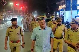 लखनऊ पुलिस कमिश्नर ने पैदल मार्च कर जांची सुरक्षा व्यवस्था, पुलिस कर्मियों को दिये उचित दिशा-निर्देश