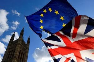 ब्रिटेन ने यूरोपीय संघ के साथ ब्रेक्सिट समझौते को फिर से तय करने की दी धमकी