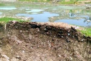 अयोध्या: तालाब की भूमि पर अवैध कब्जा, शिकायत को नजरअंदाज कर रहे अधिकारी