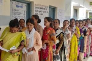 Champawat By Election LIVE: शाम पांच बजे तक 64% मतदान, मुख्यमंत्री पुष्कर सिंह धामी समेत चार प्रत्याशियों का भाग्य ईवीएम में कैद