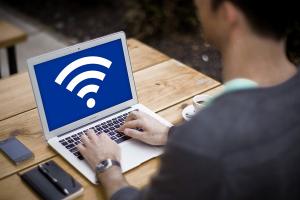 इटावा: स्कूलों में मिलेगी फ्री Wi Fi सुविधा, शिक्षकों की लगेगी बायोमेट्रिक से हाजिरी