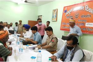 गोरखपुर: डीएम व एसएसपी ने बांसगांव में फरियादियों की सुनी समस्या, किया निराकरण