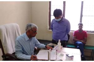 अयोध्या: सीएमओ ने दो सीएचसी का किया निरीक्षण, चिकित्सकों को दिए यह निर्देश