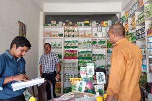 बहराइच: जिला कृषि अधिकारी का बीज की दुकानों पर छापा, दुकान का लाइसेंस निलंबित
