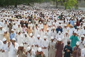 मुरादाबाद : अल्लाह की बारगाह में झुके हजारों सिर, इबादत कर मांगी अमन-चैन की दुआ