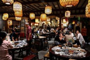 CHINA: बीजिंग में कोरोना पाबंदियों से मिली ढील, फिर से खोले गए रेस्तरां