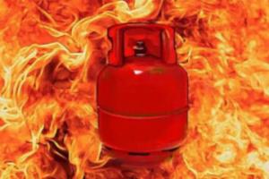गाजियाबाद : परचून की दुकान में होती थी गैस की रिफिलिंग, धमाके से लगी आग, चार झुलसे