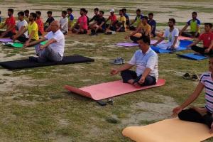 अयोध्या: विश्व योग दिवस कार्यक्रम से पहले योगा का पूर्वाभ्यास हुआ प्रारंभ