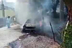 आगरा: खड़ी कार में लगी आग, स्थानीय लोगों ने पाया काबू, नहीं हुई जनहानि