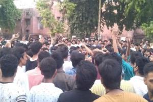 AMU में नुपुर शर्मा के खिलाफ हुआ जोरदार प्रदर्शन, छात्रों ने किया पैदल मार्च, लगाए आपत्तिजनक नारे