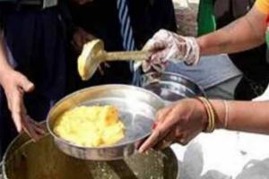 बरेली: शिक्षा विभाग हुआ सख्त, रसोइयों के आभूषण पहनकर भोजन बनाने पर रोक