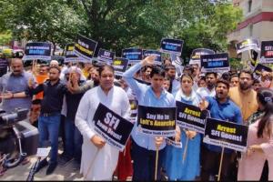 राहुल गांधी के वायनाड कार्यालय पर हमले के खिलाफ इंडियन यूथ कांग्रेस का विरोध प्रदर्शन