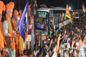 उपराज्यपाल मनोज सिन्हा ने जम्मू से अमरनाथ तीर्थयात्रियों के पहले जत्थे को किया रवाना 