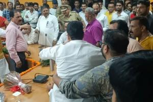 मुरादाबाद: प्रभारी मंत्री की बैठक में हंगामा, पिछड़ा वर्ग प्रकोष्ठ के नेता से हाथापाई, भाजपा नेताओं ने साधी चुप्पी