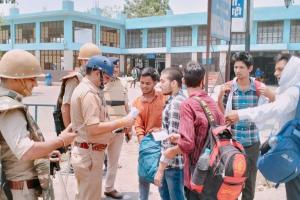 बरेली: जंक्शन पर बेवजह घूम रहे छात्रों को फटकारा, अग्निपथ भर्ती को लेकर जीआरपी-आरपीएफ का पहरा
