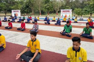 बरेली: केंद्रीय विद्यालय आईवीआरआई में विद्यार्थियों ने किया योगाभ्यास