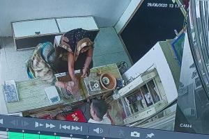हरदोई : अज्ञात महिलाओं ने ज्वैलर की दुकान से चुराए जेवर, सीसीटीवी से पुलिस लगा रही सुराग