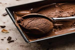Chocolate Ice Cream Recipe: इन तीन चीजों से बनाएं यम्मी होममेड चॉकलेट आइसक्रीम, जानें रेसिपी