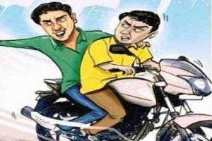 काशीपुर: बाइक सवार उचक्कों ने युवती समेत तीन का मोबाइल छीना