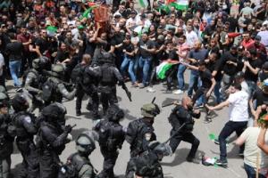 वेस्ट बैंक में इजरायली सैनिकों के साथ संघर्ष में 130 फिलीस्तीनी प्रदर्शनकारी घायल