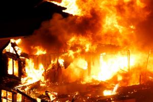 गदरपुर: फैक्ट्री के गोदाम में आग से लाखों की सामग्री जलकर राख