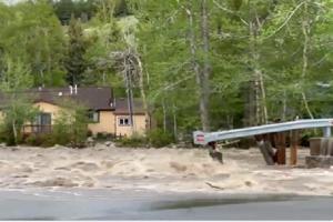 अमेरिका में आई भीषण बाढ़, येलोस्टोन नेशनल पार्क से 10 हजार से अधिक आगंतुकों को निकलने का आदेश