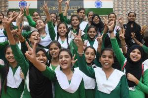 बरेली: बोर्ड परीक्षा में बेटियों ने किया शानदार प्रदर्शन, इस्लामिया बालिका इंटर कॉलेज की नाज ने बढ़ाया मान