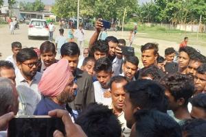 Rampur Bypoll : बिलासपुर में दिव्यांग महिला और बुजुर्ग की पिटाई, भड़के ग्रामीणों ने किया मतदान का बहिष्कार