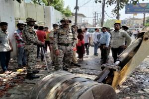 मुरादाबाद : दिल्ली रोड पर अतिक्रमण पर गरजी जेसीबी मशीन
