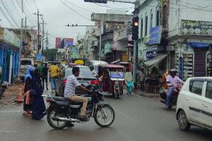 अयोध्या: गुदड़ीबाजार व श्रीराम अस्पताल चौराहे पर बेधड़क टूट रहे ट्रैफिक रूल्स