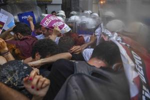 Turkey: इंस्ताबुल में पुलिस ने 50 प्रदर्शनकारियों को किया गिरफ्तार
