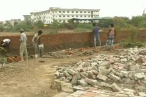 कानपुर: एसडीएम के आदेश के बावजूद नहीं रुका निर्माण, न्याय के लिये भटक रहा बुजुर्ग