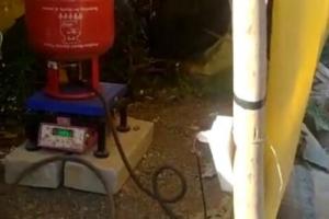 हल्द्वानी: बनभूलपुरा क्षेत्र में अवैध गैस रीफिलिंग, पुलिस के सामने आरोपी फरार