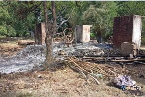 अयोध्या: छप्पर में लगी आग, दो भाईयों की गृहस्थी हुई जलकर राख
