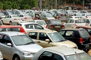 गौतम बुद्ध नगर: पार्किंग में गाड़ी खड़ा करना हो गया सस्ता, जानिए अब क्या हैं वाहन पार्किंग की फीस
