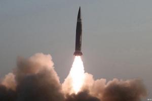 उत्तर कोरिया ने फिर किया आठ बैलिस्टिक मिसाइलों का परीक्षण, अमेरिका परेशान
