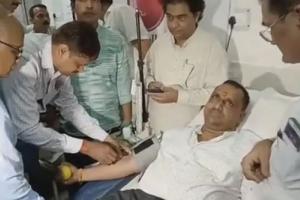 Video : जब झारखंड के स्वास्थ्य मंत्री ने महिला की फरियाद सुनकर खुद कर दिया ‘रक्तदान’