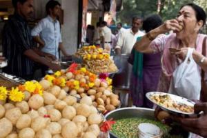 Golgappa Ban: जानिए क्यों नेपाल में गोलगप्पे खाने पर लगी पाबंदी