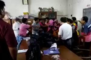 बंगाल में बच्ची को ​​​​​​​डांटने पर महिला टीचर की पिटाई, फाड़े कपड़े, Video Viral