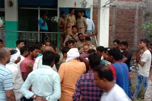 अयोध्या : महिला की मौत के बाद अस्पताल में परिजनों ने किया हंगामा, तोड़फोड़ कर स्टाफ पर हुए हमलावर