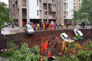 भारी बारिश का तांडव जारी, पुणे में आवासीय ढांचे का हिस्सा गिरा, चार लोग घायल