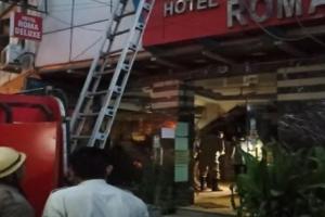 होटल में लगी भीषण आग, 10 लोगों को बचाया गया