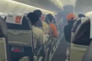 Video : दिल्ली से जबलपुर जा रहे स्पाइस जेट विमान की इमरजेंसी लैंडिंग, फ्लाइट में अचानक भर गया धुआं