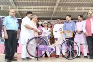 बरेली: मेधावी छात्राओं को पढ़ाई में सुविधा के लिए साइकिल देगा रोटरी क्लब