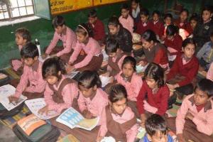 लखनऊ : इस शैक्षिक सत्र में स्कूली बच्चों को फ्री मिलेंगी ड्रेस और किताबें, यूपी सरकार का फैसला