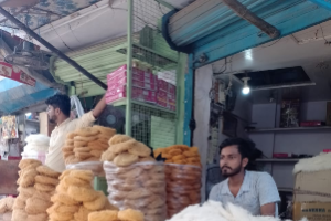 गोरखपुर : ईद-उल-अजहा पर सेवईयों का बाज़ार सज कर तैयार